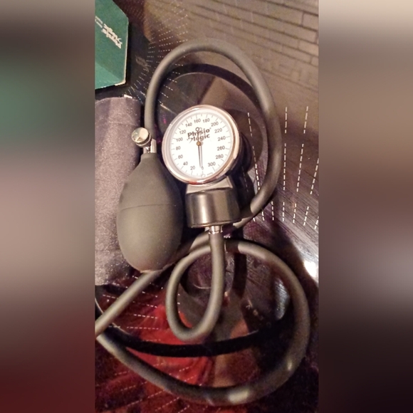SPHYGMOMANOMETER (BLOOD PRESSURE) Adult Unit by Physiologic - Picture 7 of 8